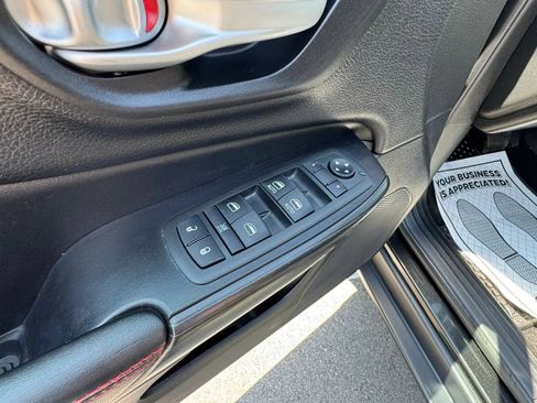 Used 2015 Jeep Cherokee Trailhawk w/ Cold Weather Group AWD/4WD image 21