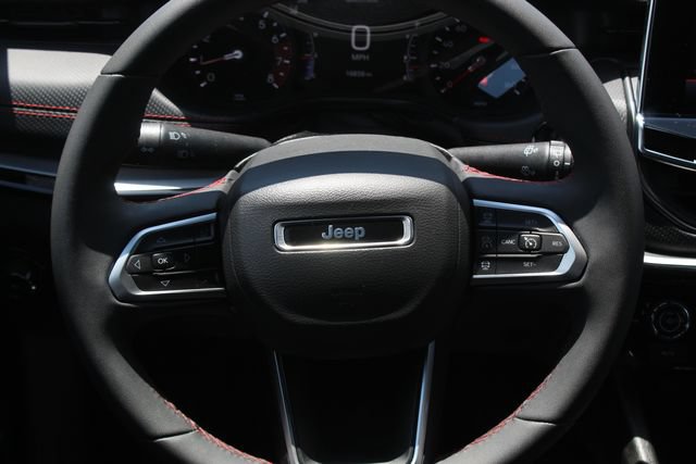 Used 2025 Jeep Compass Trailhawk AWD/4WD image 20