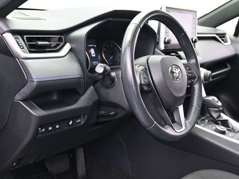 Used 2022 Toyota RAV4 SE image 15