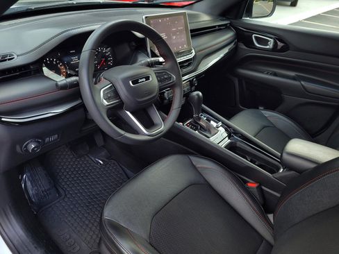 Used 2023 Jeep Compass Trailhawk image 8