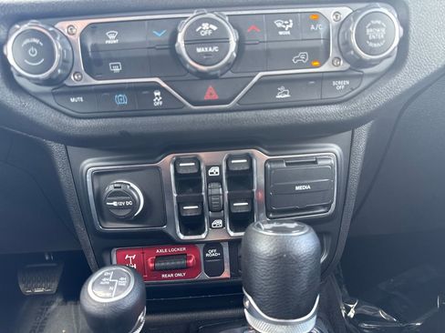 Used 2025 Jeep Wrangler Willys 4xe image 16