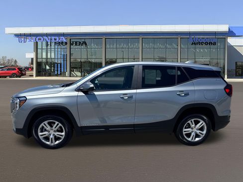 Used 2024 GMC Terrain SLE AWD/4WD image 2