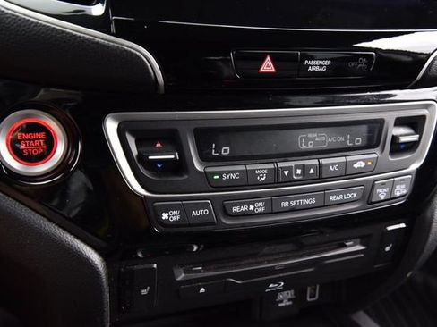 Used 2020 Honda Pilot Touring image 17