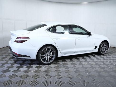 Used 2025 Genesis G70 2.5T image 9