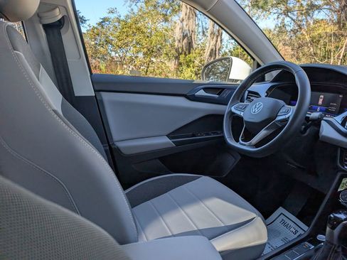 Used 2023 Volkswagen Taos SE image 13