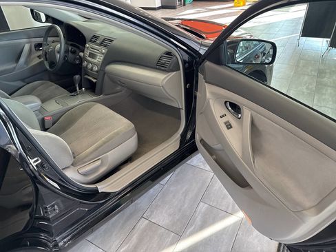 Used 2010 Toyota Camry LE image 13