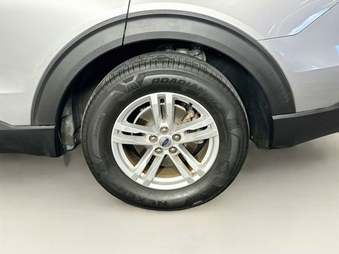 Used 2020 Ford Explorer XLT w/ Comfort Package RWD image 11