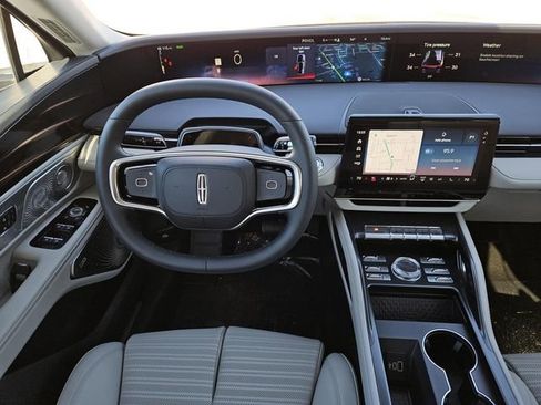 New 2026 Lincoln Nautilus Reserve image 4