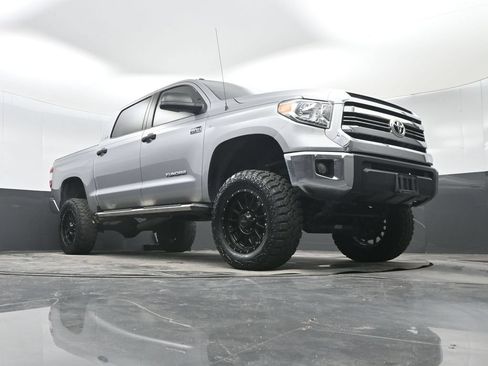 Used 2017 Toyota Tundra SR5 AWD/4WD image 25