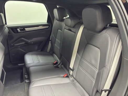 Used 2022 Porsche Cayenne Platinum Edition image 50