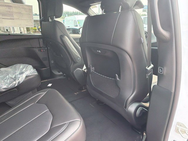 New 2027 Chrysler Pacifica Select AWD/4WD image 12
