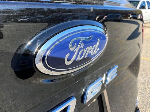 Used 2023 Ford Edge Titanium image 32