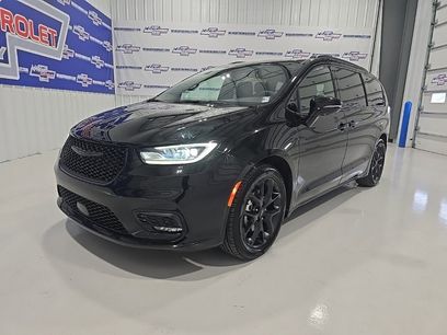 Used 2025 Chrysler Pacifica Limited