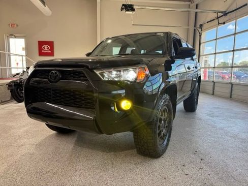Used 2016 Toyota 4Runner 4WD image 3