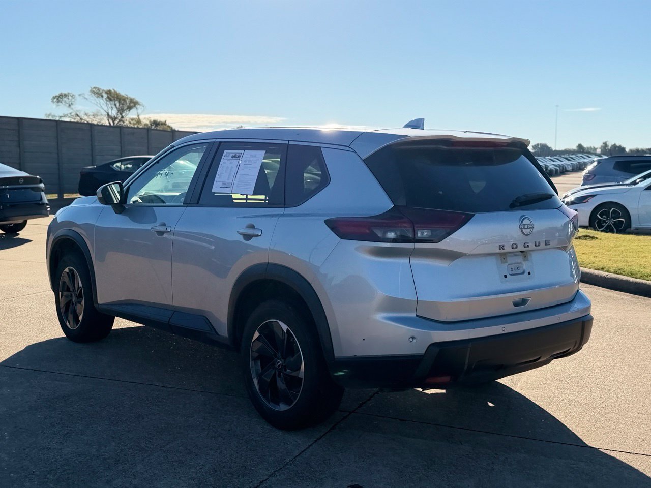 Certified 2025 Nissan Rogue SV FWD image 5