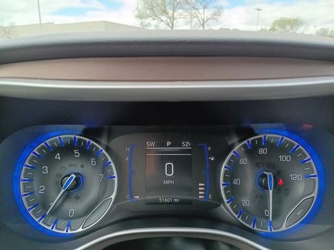 Used 2023 Chrysler Voyager LX FWD image 4
