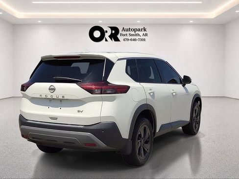 Used 2022 Nissan Rogue SV FWD image 5