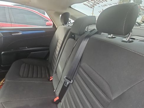 Used 2019 Ford Fusion SE image 10