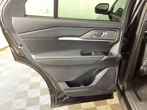 Used 2025 Ford Explorer ST-Line AWD/4WD image 17