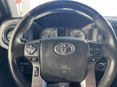 Used 2016 Toyota Tacoma TRD Sport image 13
