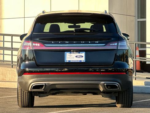 Used 2023 Lincoln Nautilus Reserve w/ Luxury Package image 4