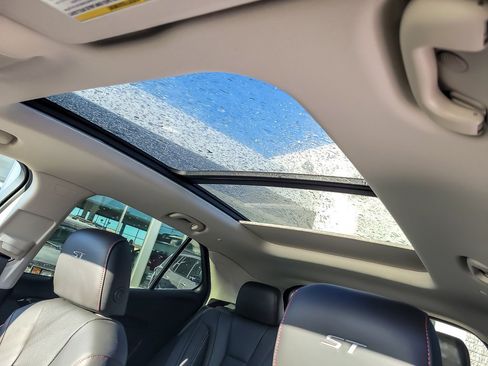 Used 2023 Buick Envision Essence w/ Sport Touring Package image 7