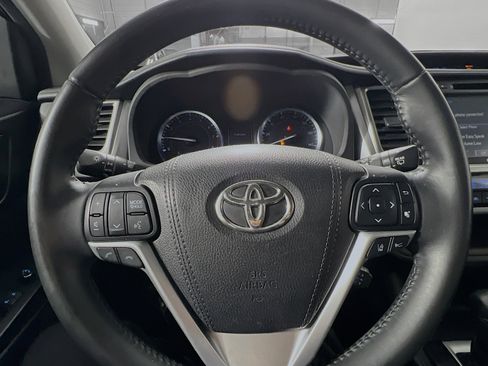 Used 2017 Toyota Highlander XLE image 18