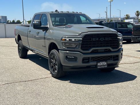 New 2026 RAM 2500 Laramie AWD/4WD image 11
