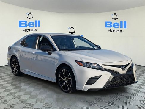 Used 2020 Toyota Camry image 6
