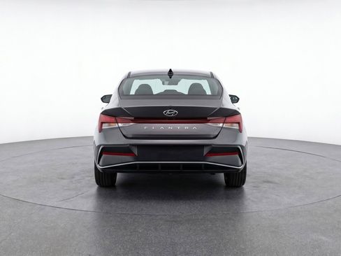 Used 2025 Hyundai Elantra SEL FWD image 7