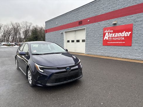 Used 2024 Toyota Corolla LE image 1