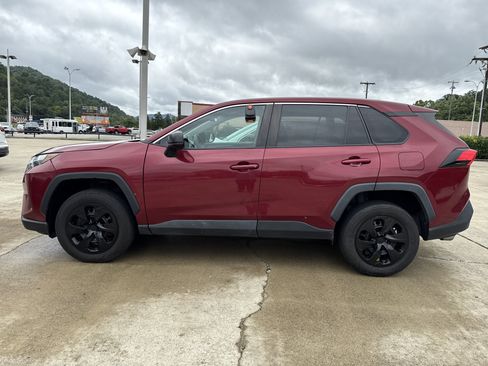 Used 2023 Toyota RAV4 LE AWD/4WD image 4