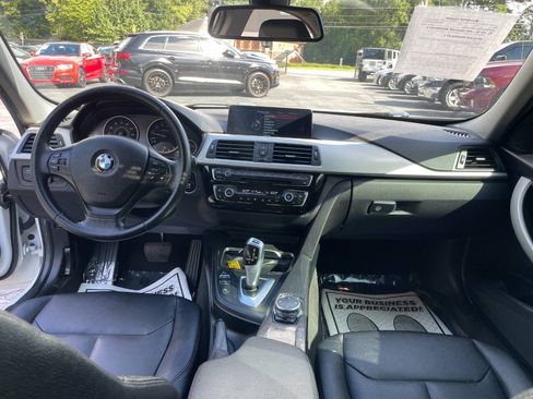 Used 2016 BMW 320i xDrive Sedan w/ Driver Assistance Package AWD/4WD image 11