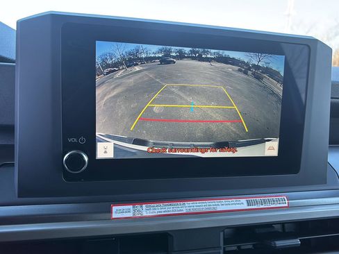 Used 2025 Toyota Tacoma SR5 image 33