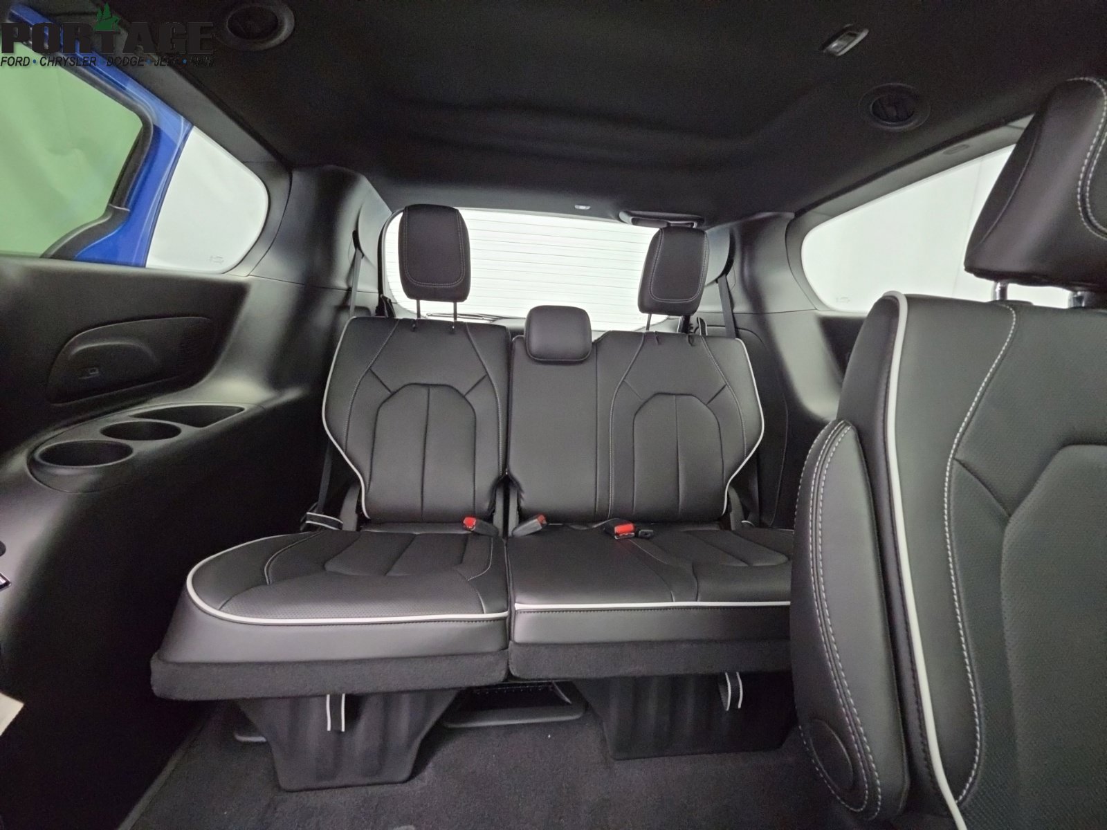 New 2027 Chrysler Pacifica Limited AWD/4WD image 40