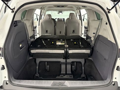 Used 2021 Toyota Sienna LE image 29