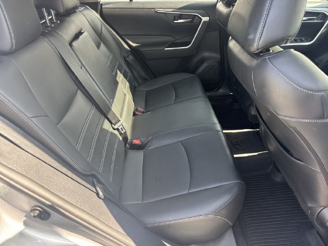 Used 2021 Toyota RAV4 XLE Premium FWD image 15