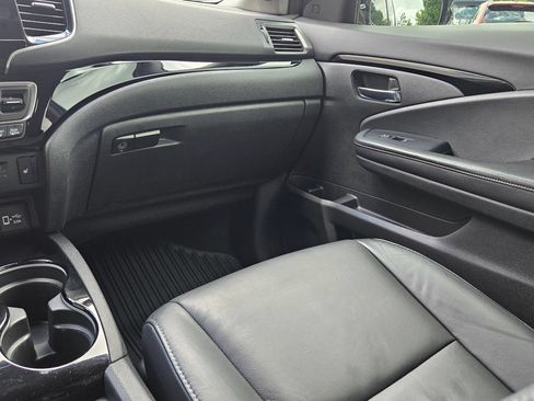 Used 2021 Honda Pilot Touring image 10