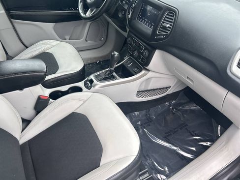 Used 2019 Jeep Compass Latitude w/ Cold Weather Group FWD image 20