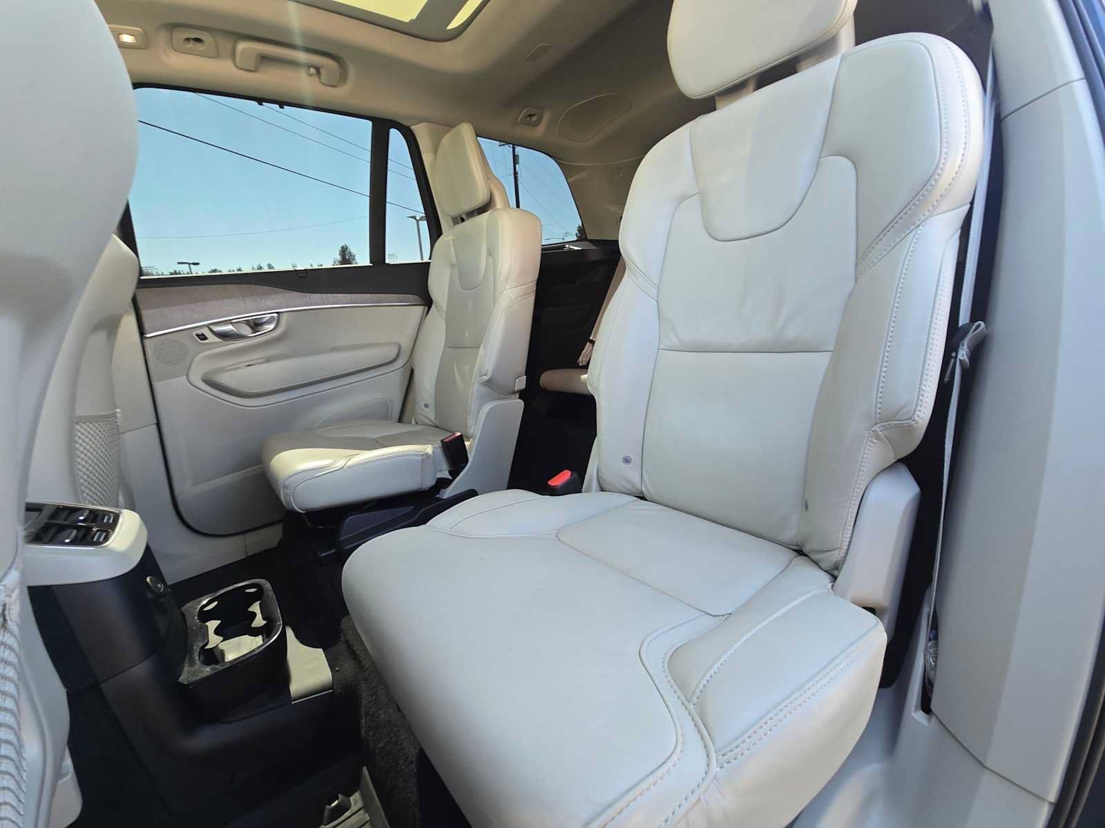 Used 2023 Volvo XC90 T8 Ultimate AWD/4WD image 17