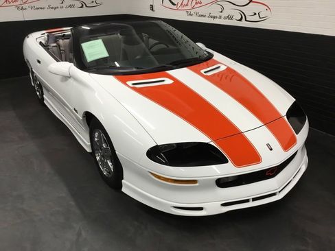 Used 1995 Chevrolet Camaro LT image 2