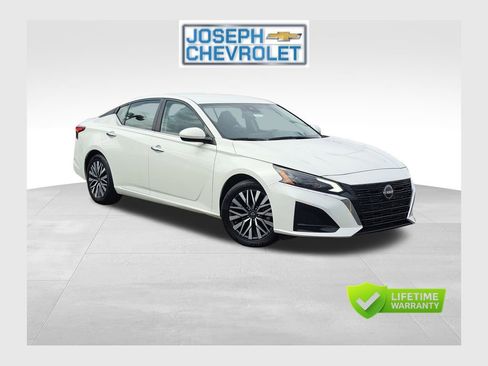 Used 2023 Nissan Altima 2.5 SV image 1