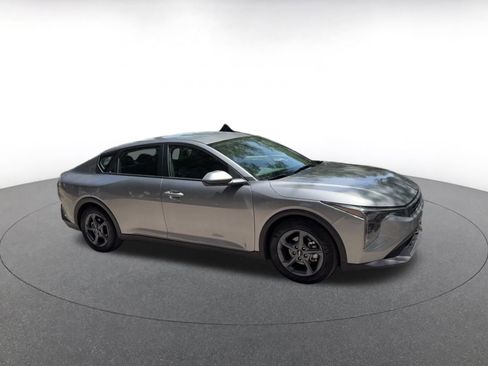 Used 2025 Kia K4 FWD image 2