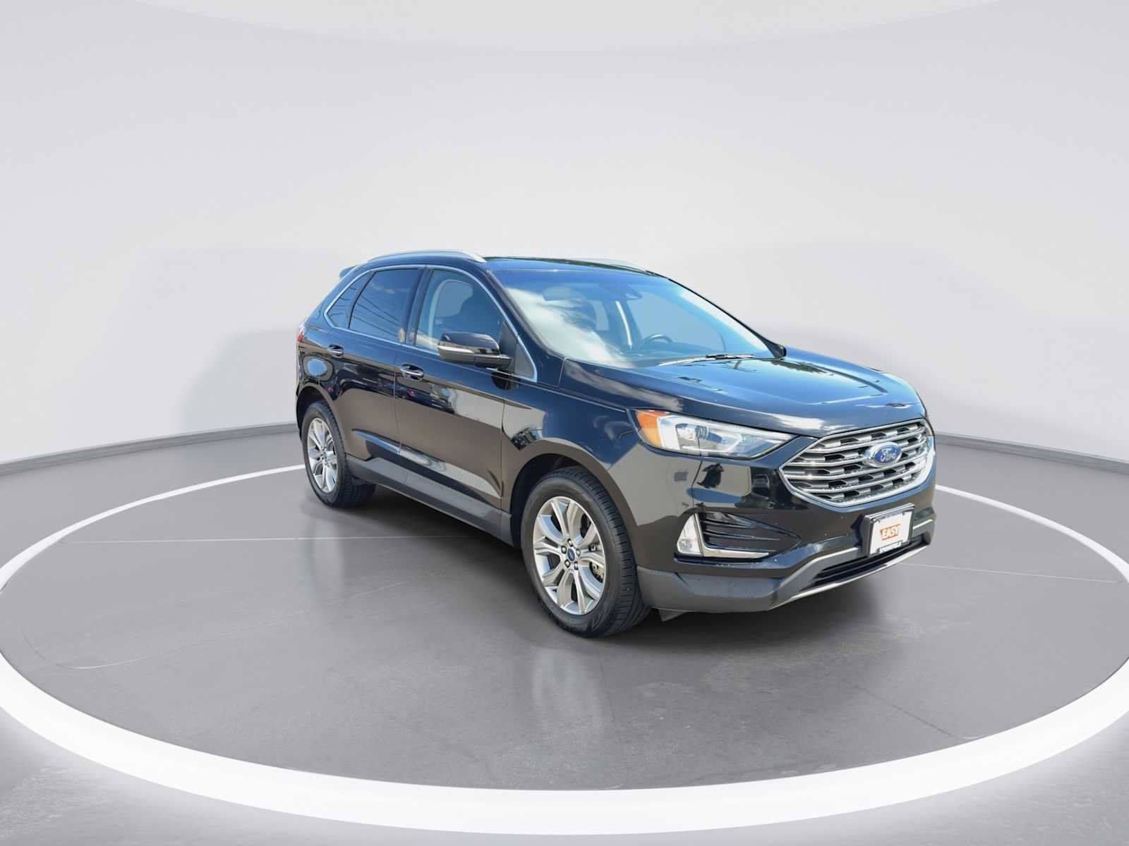 Used 2019 Ford Edge Titanium AWD/4WD image 2
