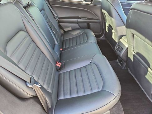 Used 2017 Ford Fusion SE w/ Fusion SE Technology Package image 21