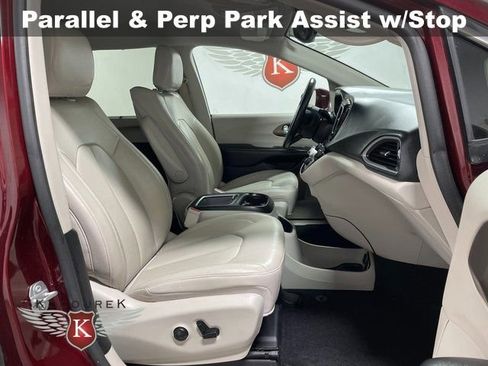Used 2018 Chrysler Pacifica Touring-L Plus w/ Advanced Safetytec Group FWD image 23