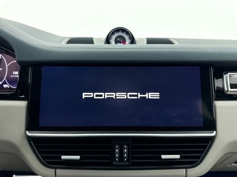 Used 2022 Porsche Cayenne Turbo AWD/4WD image 27