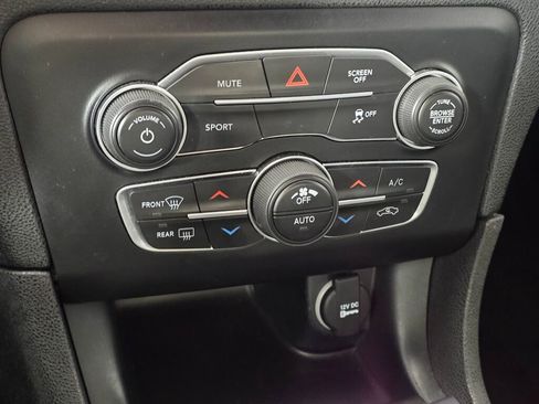 Used 2017 Dodge Charger R/T w/ Blacktop Package image 31