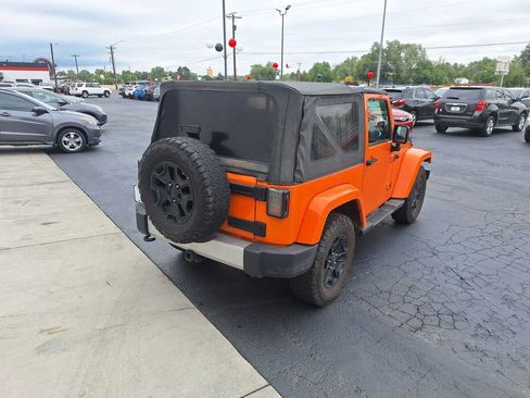 Used 2012 Jeep Wrangler Sahara w/ Connectivity Group AWD/4WD image 8