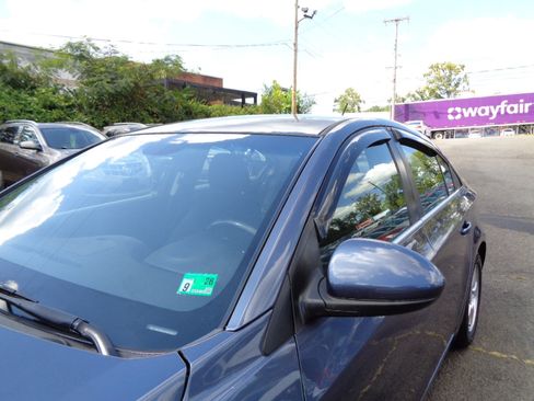 Used 2014 Chevrolet Cruze LT image 11